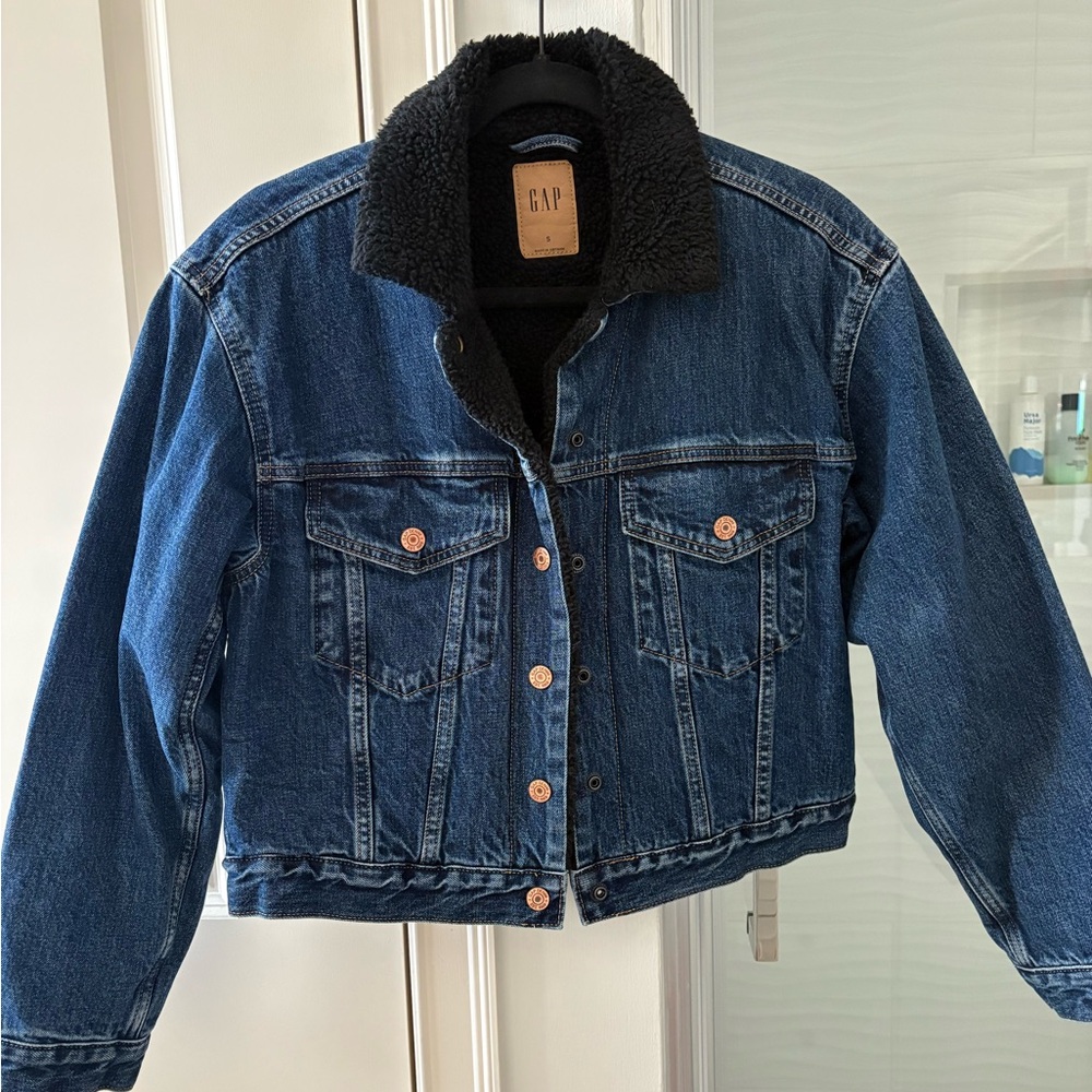 NWOT GAP Blue Denim Jacket w/Black Fleece Liner